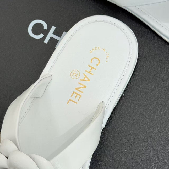 CHANEL THONG SANDALS CAMELLIA IN WHITE CALFSKIN