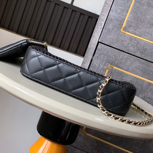 CHANEL CLUTCH WITH CHAIN 21 IN BLACK MESH