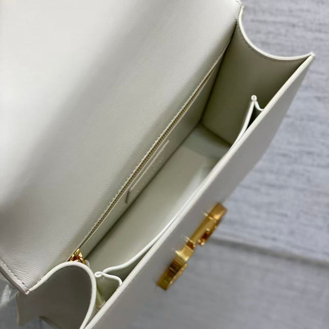 DIOR MONTAIGNE 24 IN WHITE CALFSKIN 001