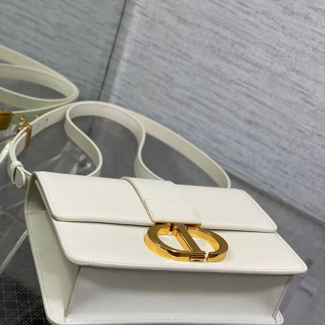 DIOR MONTAIGNE 24 IN WHITE CALFSKIN 001