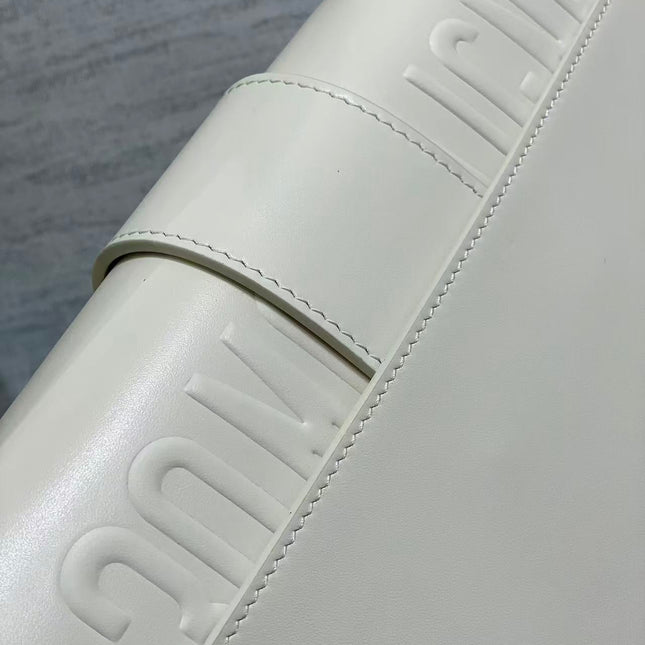 DIOR MONTAIGNE 24 IN WHITE CALFSKIN 001