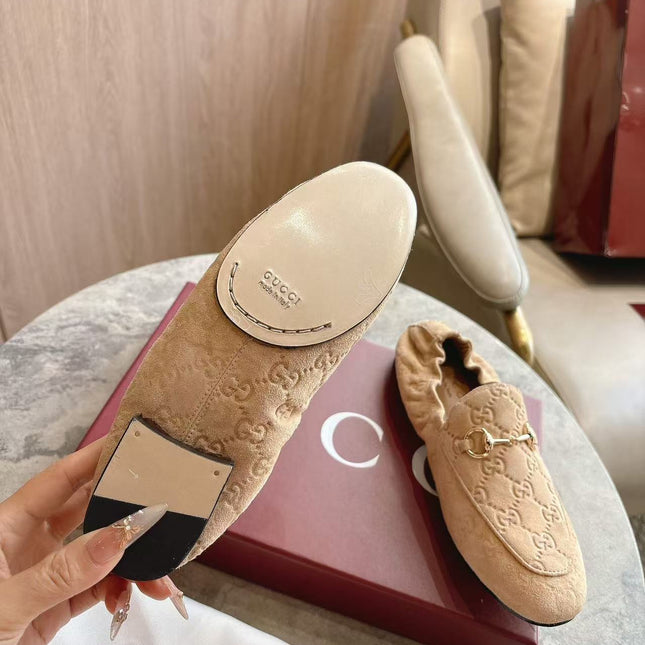 GUCCI 26S LOAFERS IN LIGHT BROWN SUEDE EMBOSSED LOGO
