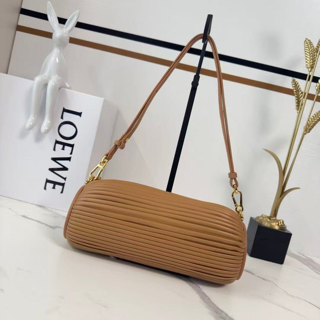LOEWE 26S BRACELET POUCH BAG 25 IN BROWN CALFSKIN