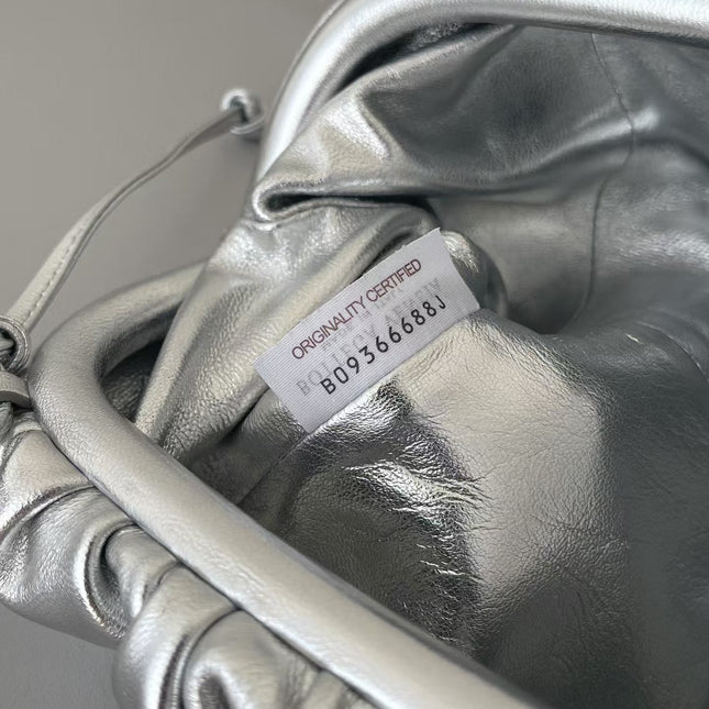 BOTTEGA VENETA 26S POUCH BAG IN SILVER METALLIC LEATHER
