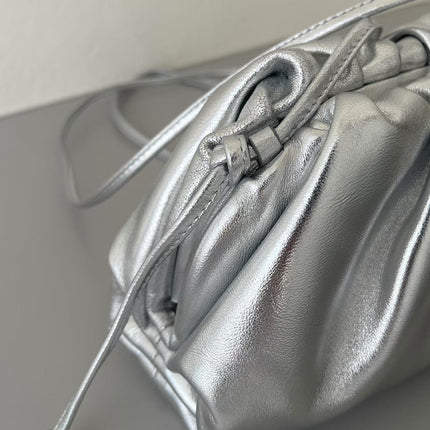 BOTTEGA VENETA 26S POUCH BAG IN SILVER METALLIC LEATHER