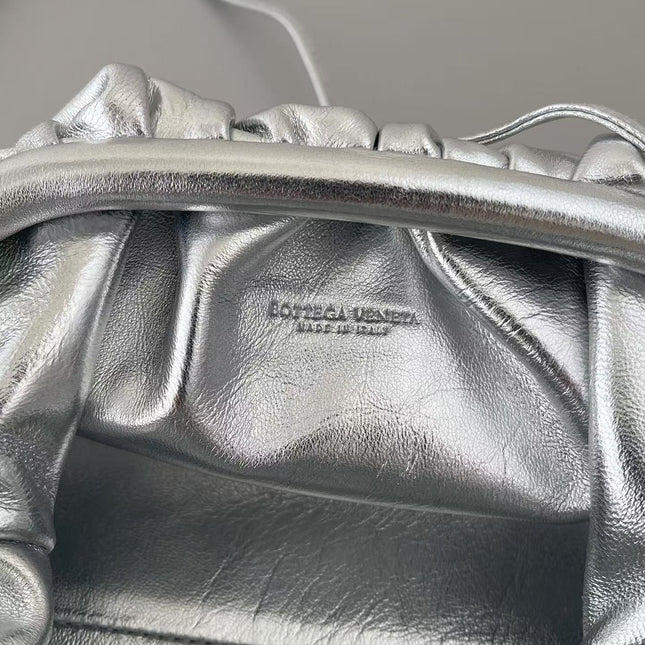 BOTTEGA VENETA 26S POUCH BAG IN SILVER METALLIC LEATHER