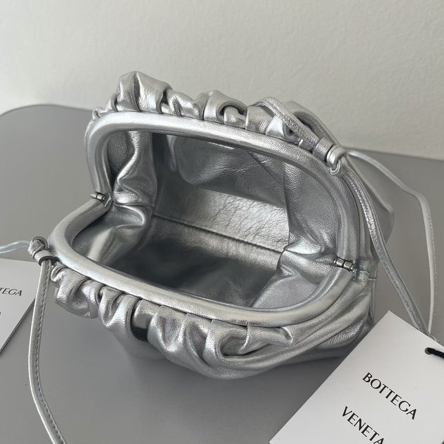 BOTTEGA VENETA 26S POUCH BAG IN SILVER METALLIC LEATHER