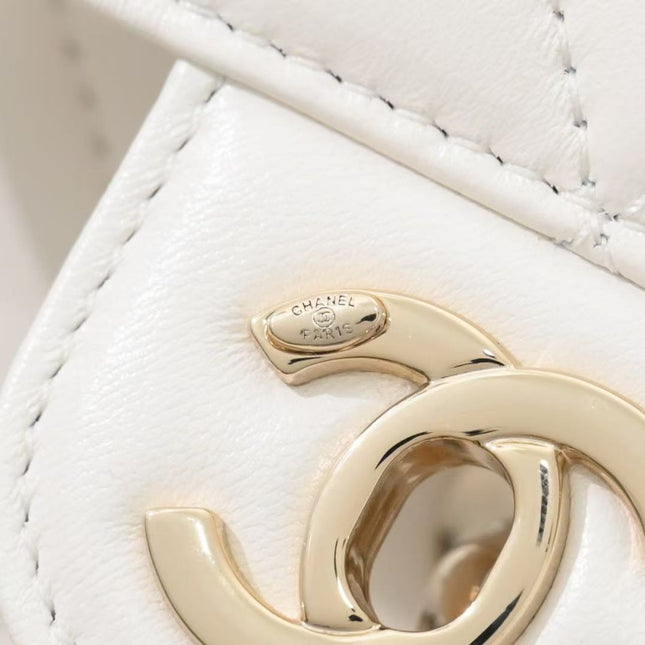 CHANEL 26S TOTE BAG IN NATURAL & WHITE RAFFIA AND LAMBSKIN