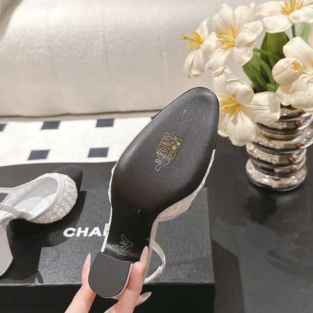 HIGH SLINGBACK 25S PUMP IN WHITE AND BLACK FARBIC