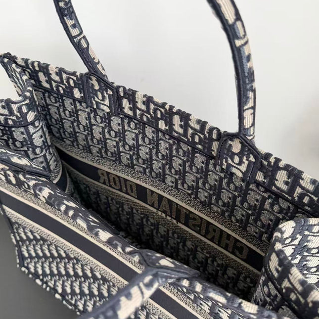 DIOR 26S LARGE BOOK TOTE 42 BLUE OBLIQUE EMBROIDERY