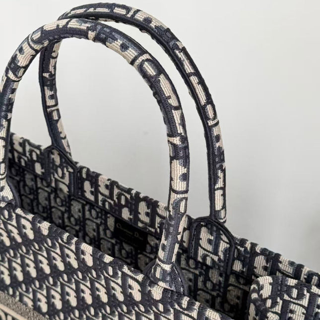 DIOR 26S LARGE BOOK TOTE 42 BLUE OBLIQUE EMBROIDERY
