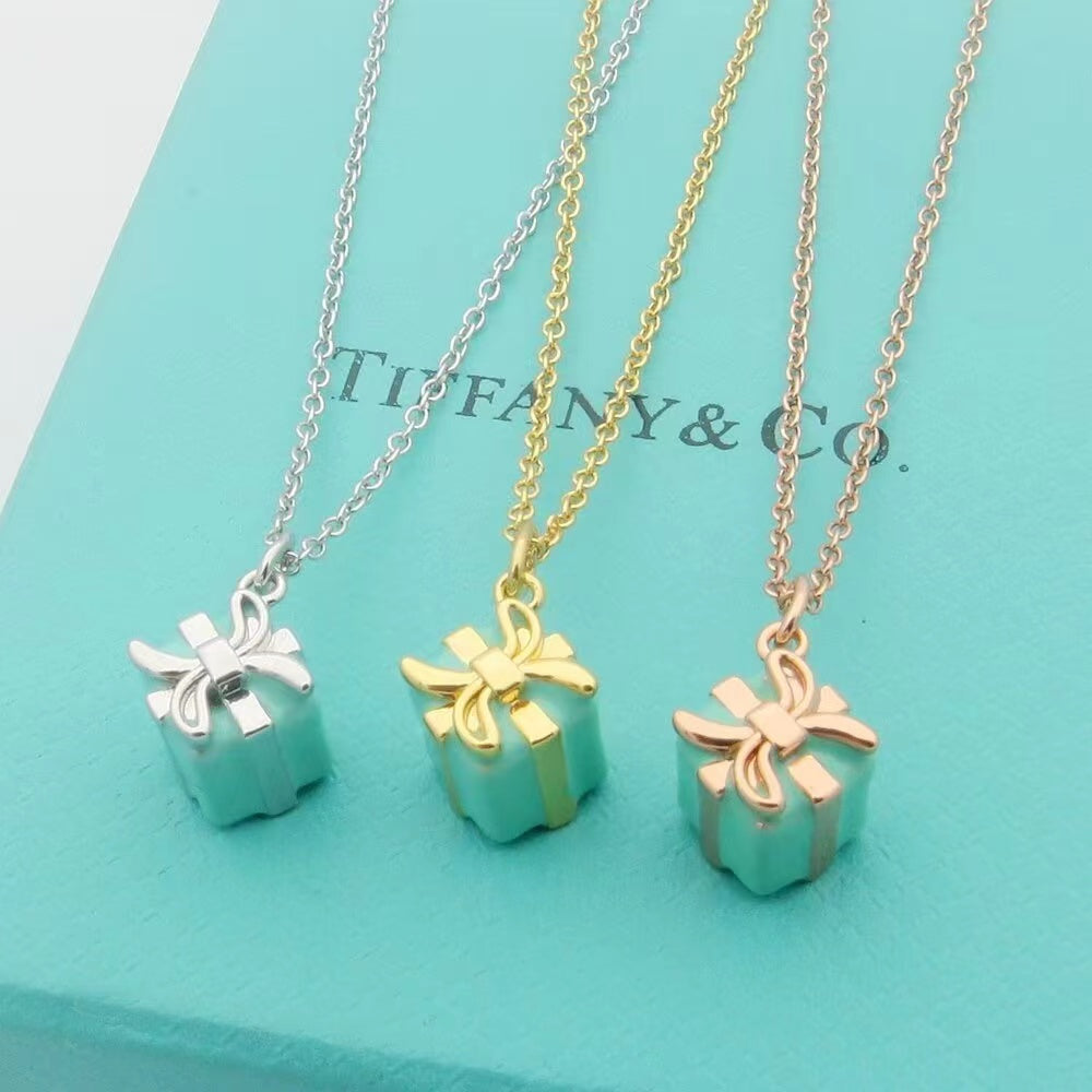 26s GIFT BOX PENDANT NECKLACE IN BLUE ENAMEL AND GOLD PLATED METAL