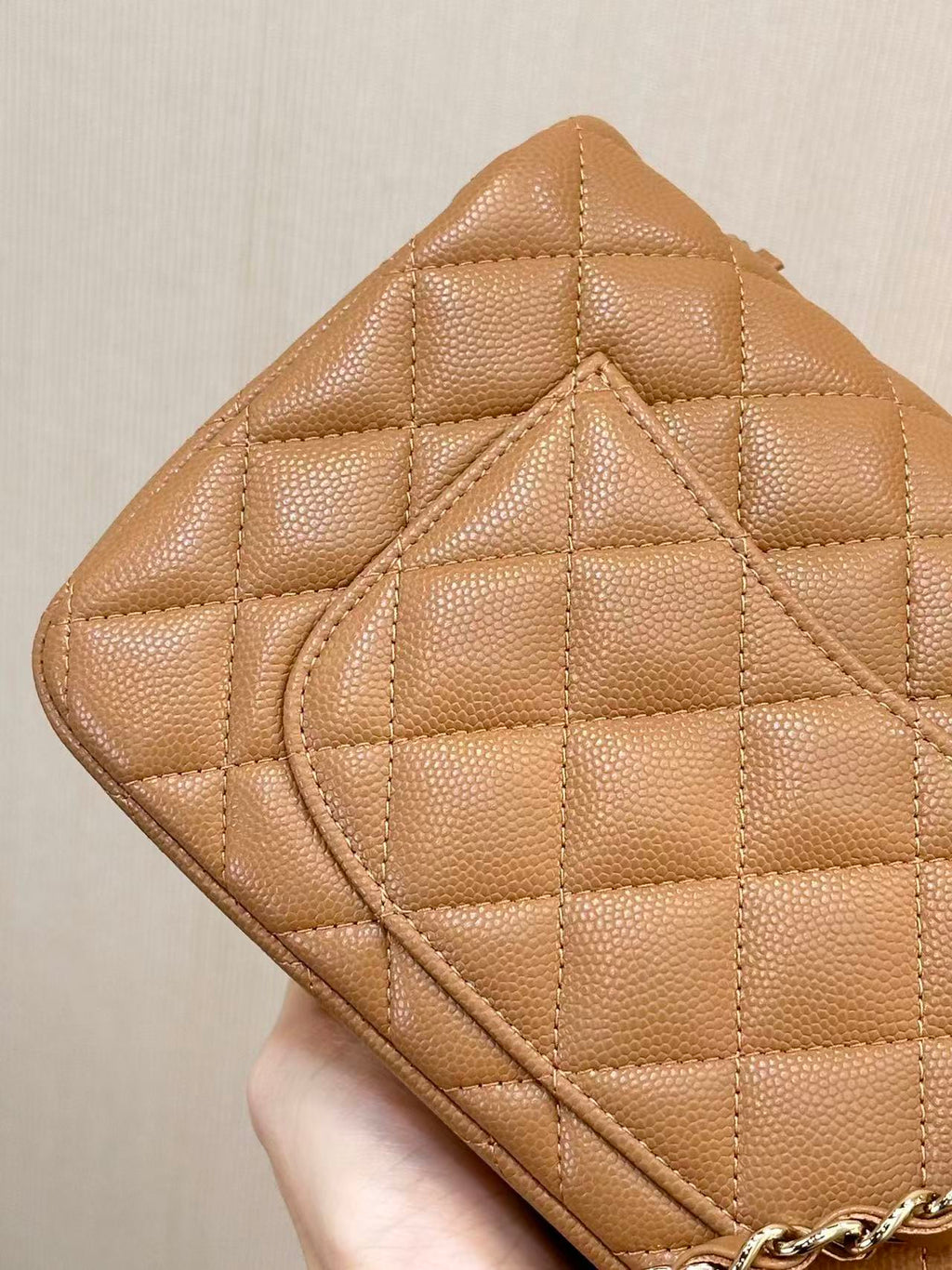 25S FLAP BAG 20 CM IN LIGHT BROWN CAVIAR GOLD HARDWARE 25626