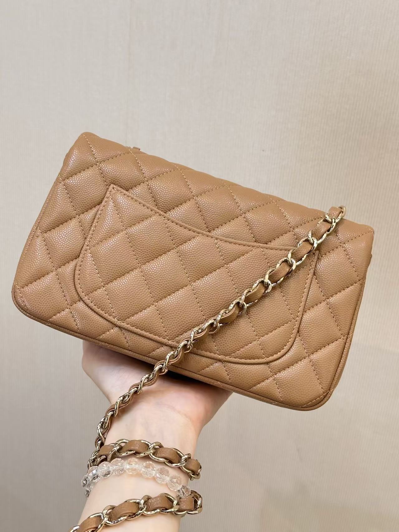 25S FLAP BAG 20 CM IN LIGHT BROWN CAVIAR GOLD HARDWARE 25626