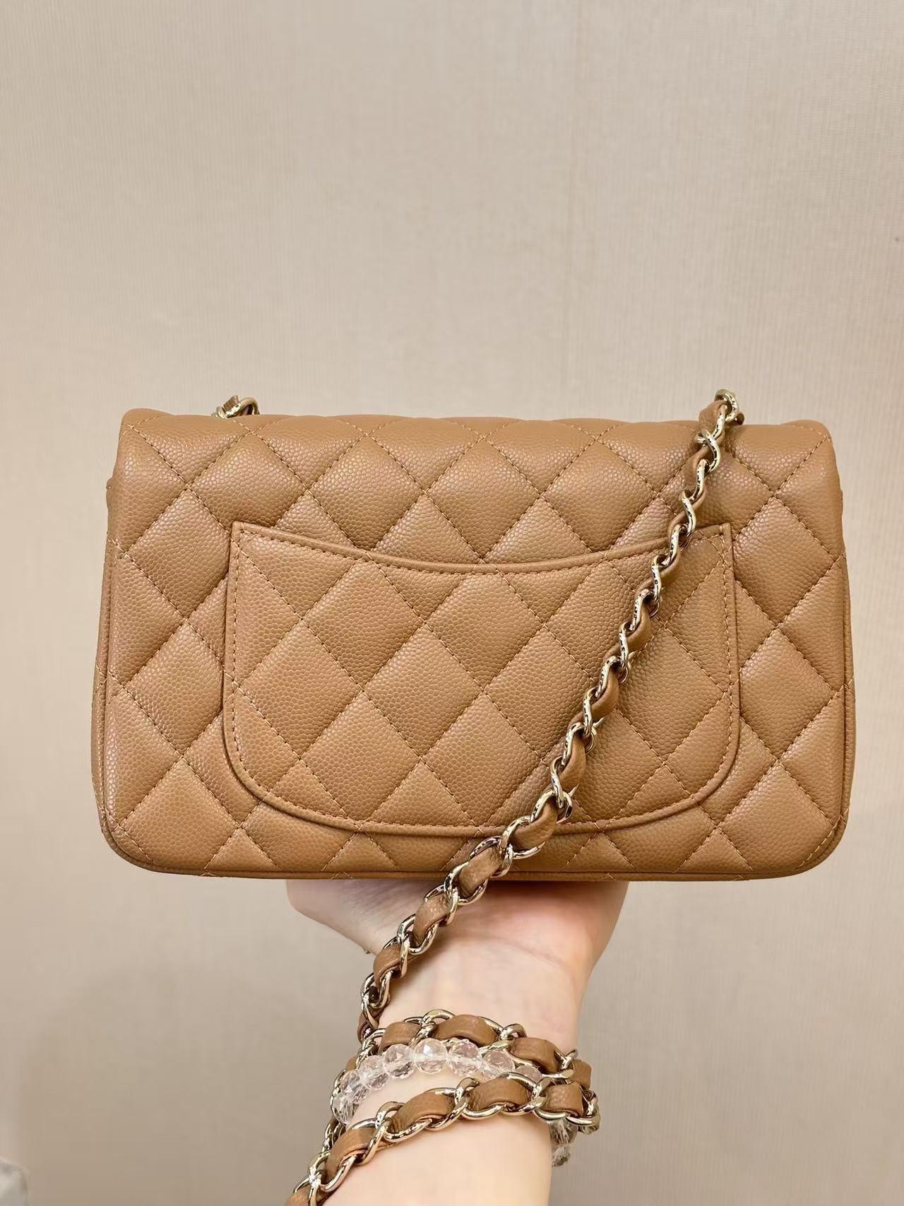 25S FLAP BAG 20 CM IN LIGHT BROWN CAVIAR GOLD HARDWARE 25626