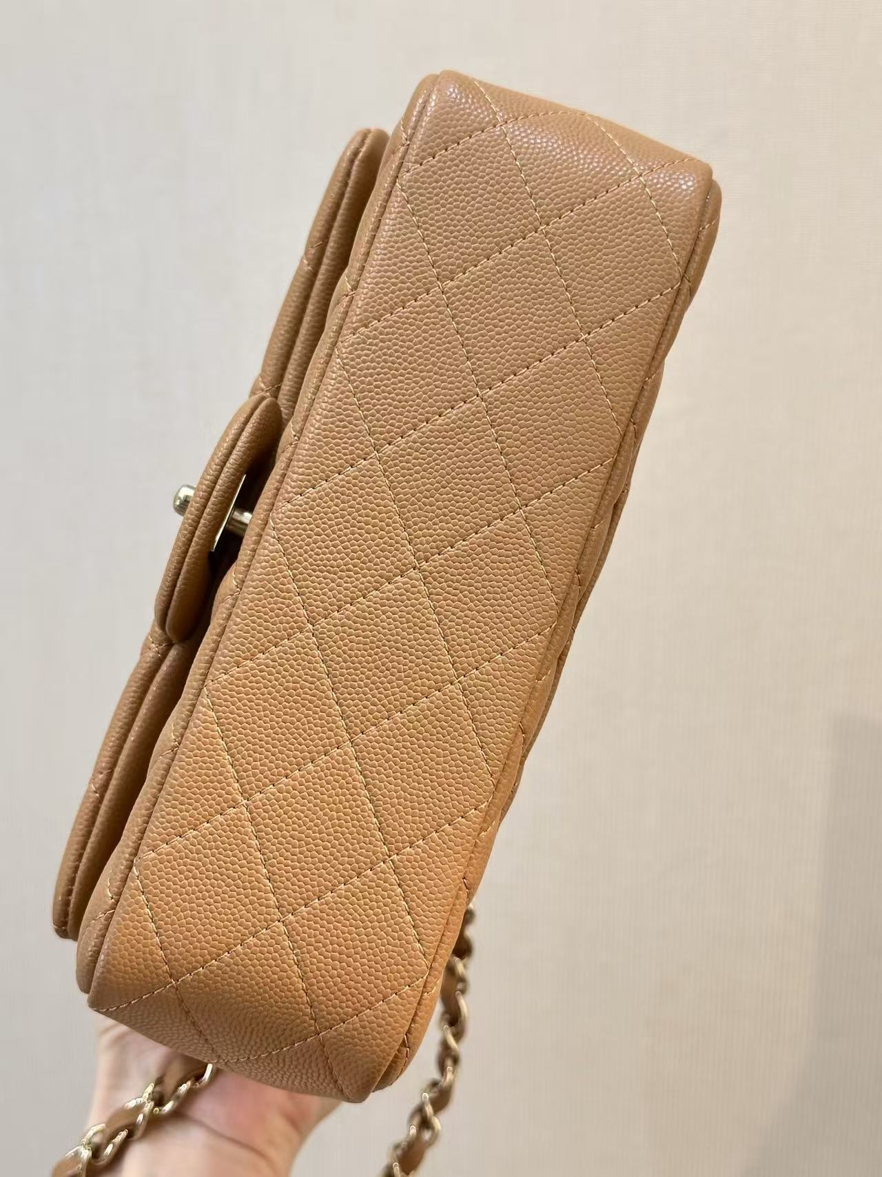 25S FLAP BAG 20 CM IN LIGHT BROWN CAVIAR GOLD HARDWARE 25626