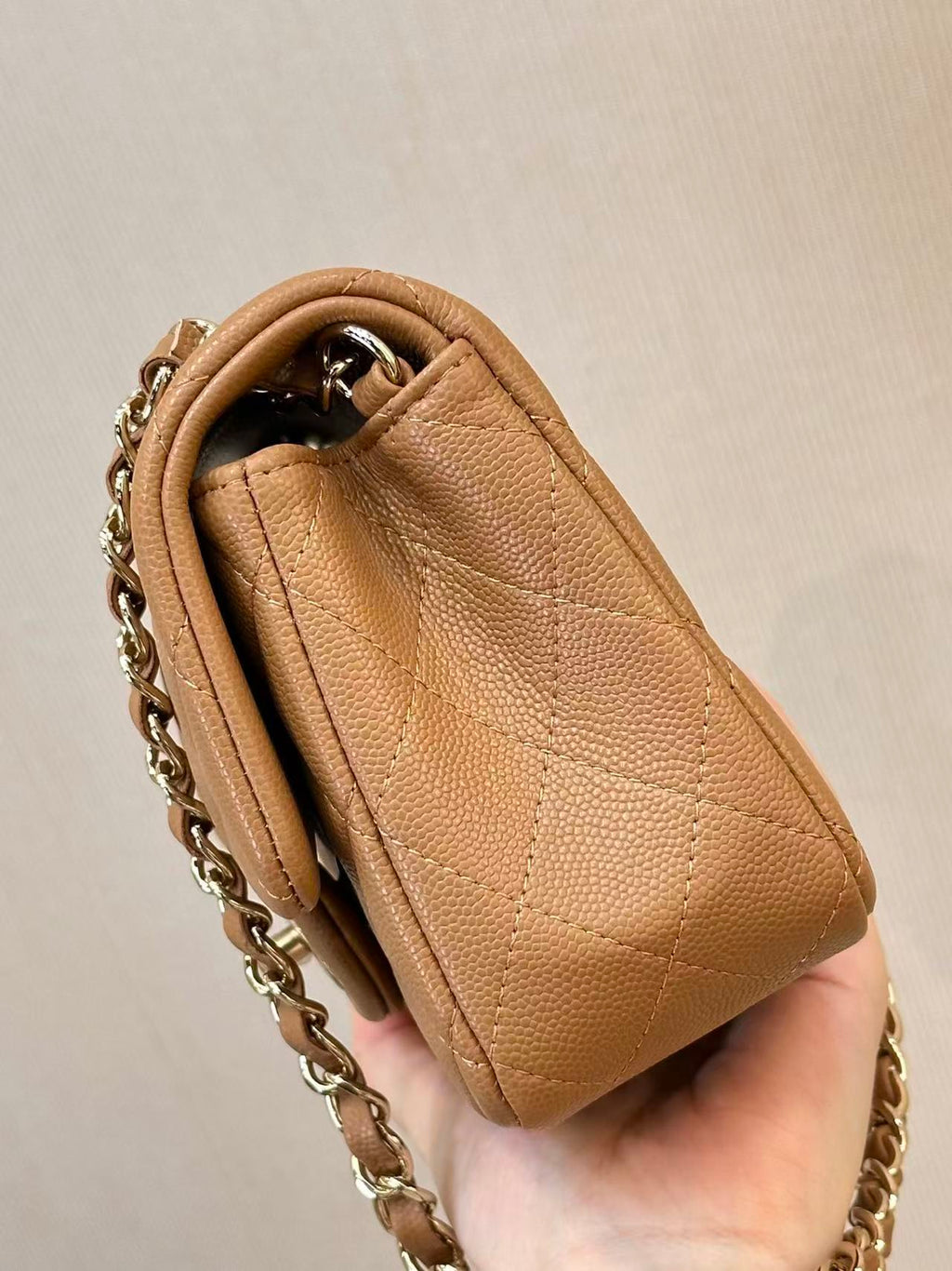 25S FLAP BAG 20 CM IN LIGHT BROWN CAVIAR GOLD HARDWARE 25626