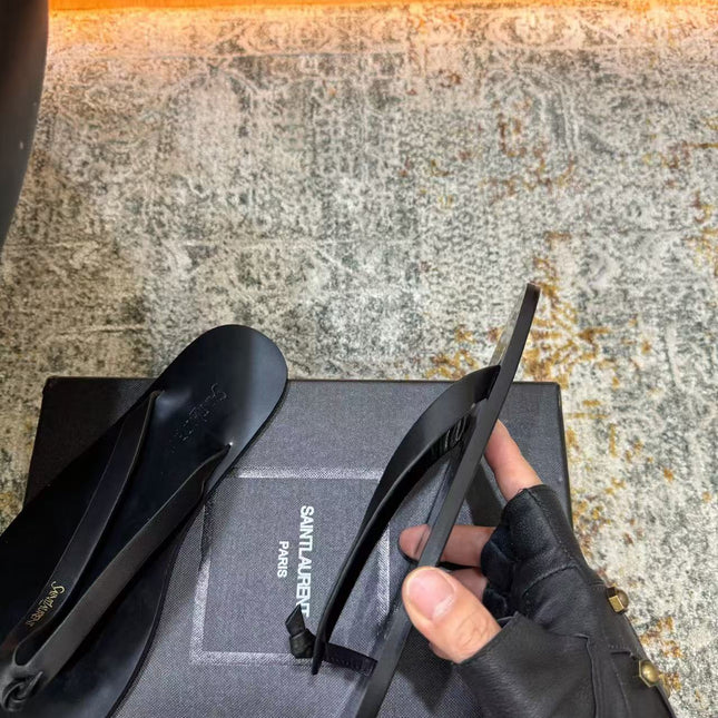 SAINT LAURENT 26S THONG SANDALS IN BLACK CALFSKIN 25626
