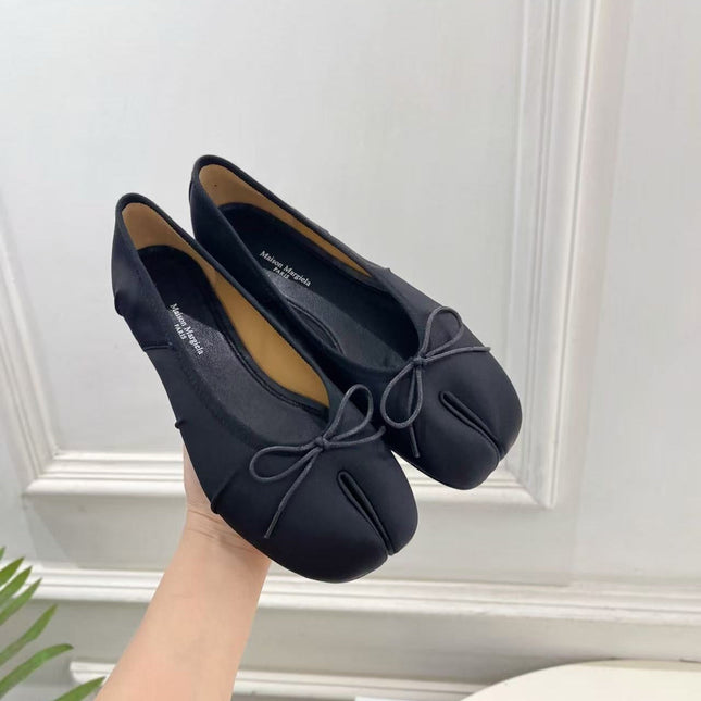 LOEWE 26S SPLIT-TOE BALLET FLATS IN BLACK SILK