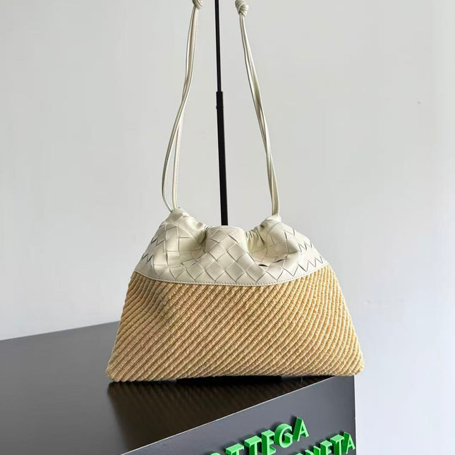 BOTTEGA VENETA 26S SHOULDER BAG IN BEIGE WOVEN RAFFIA