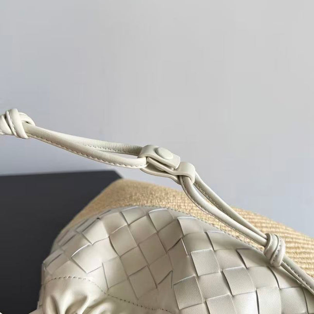 BOTTEGA VENETA 26S SHOULDER BAG IN BEIGE WOVEN RAFFIA