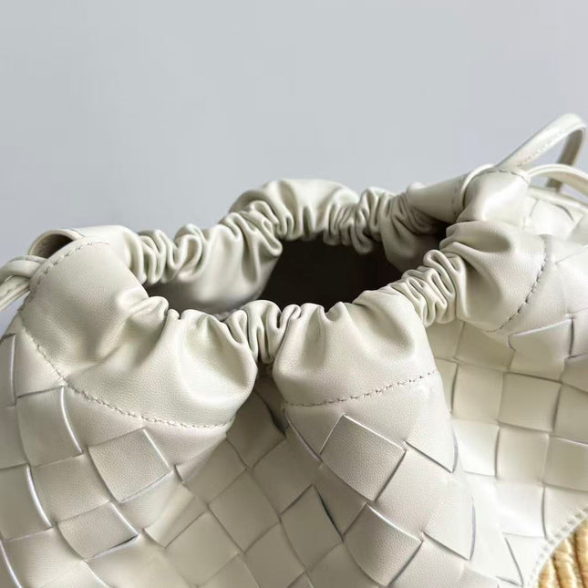 BOTTEGA VENETA 26S SHOULDER BAG IN BEIGE WOVEN RAFFIA