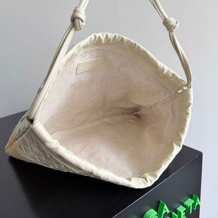 BOTTEGA VENETA 26S SHOULDER BAG IN BEIGE WOVEN RAFFIA