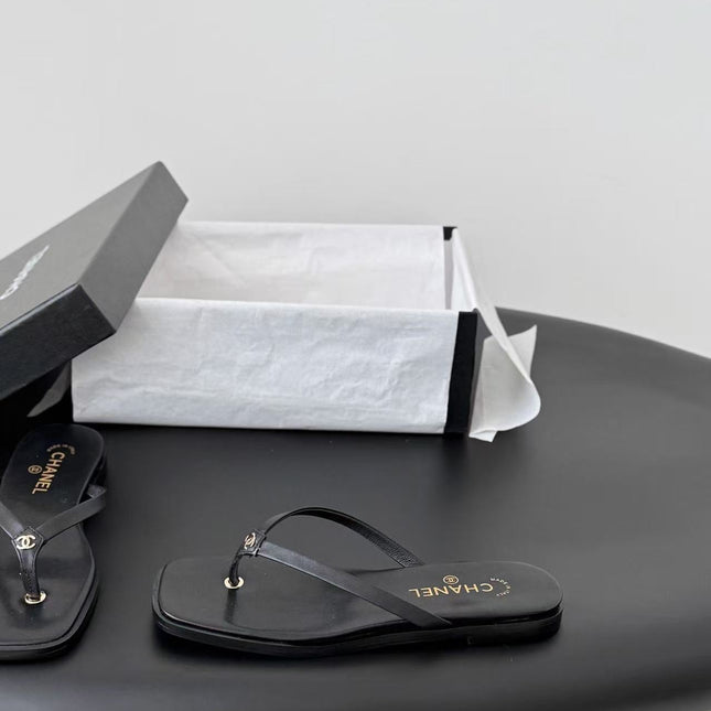 CHANEL 26S CC THONG SANDAL IN BLACK CALFSKIN 15726