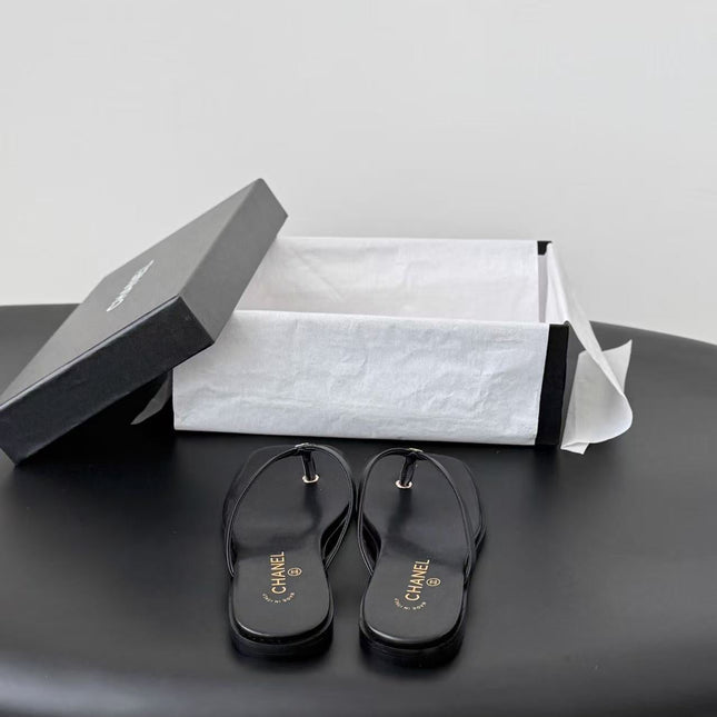 CHANEL 26S CC THONG SANDAL IN BLACK CALFSKIN 15726