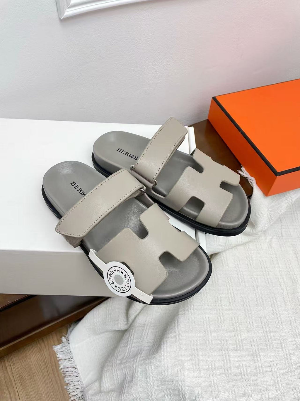HERMÈS 26S CHYPRE SANDAL IN GREIGE CALFSKIN