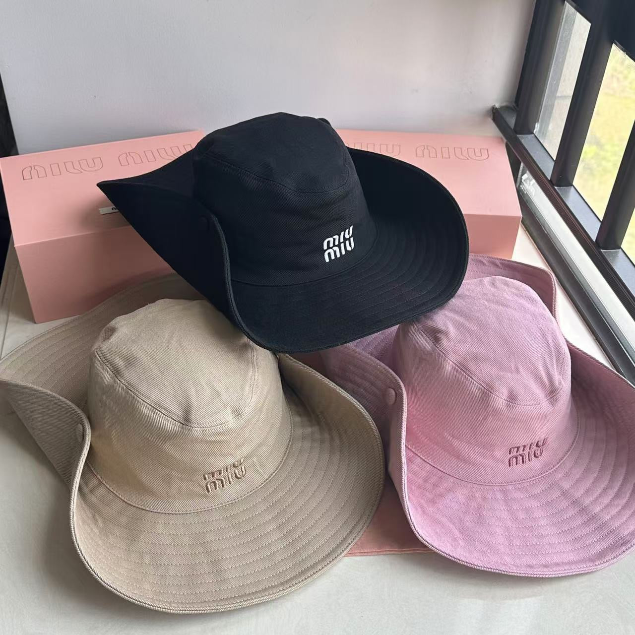 MIU 26S WIDE BRIM BUCKET HAT IN COTTON CANVAS