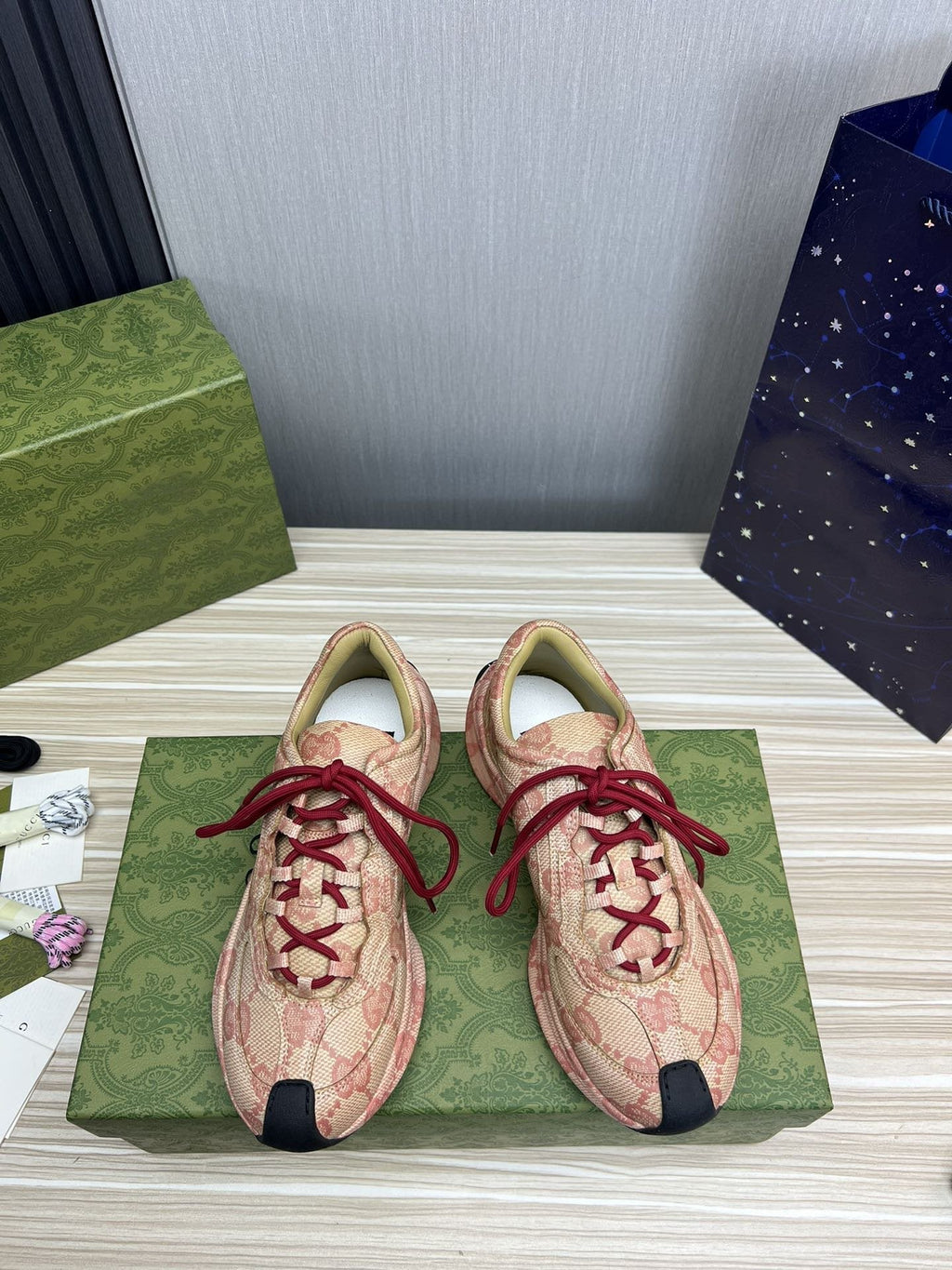 GG RUN DARK PINK LEATHER SNEAKERS