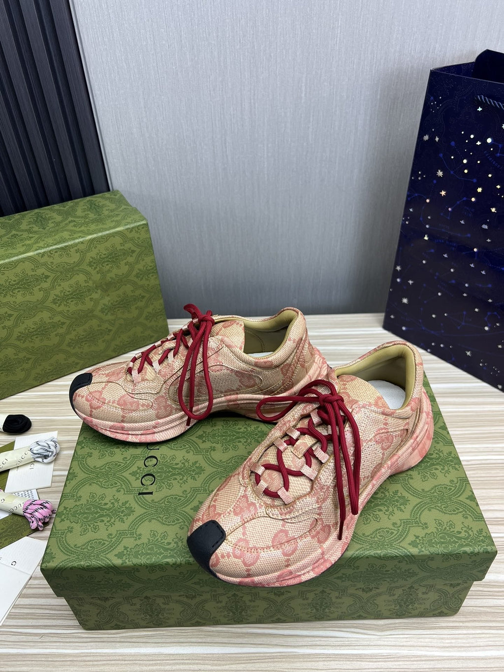 GG RUN DARK PINK LEATHER SNEAKERS