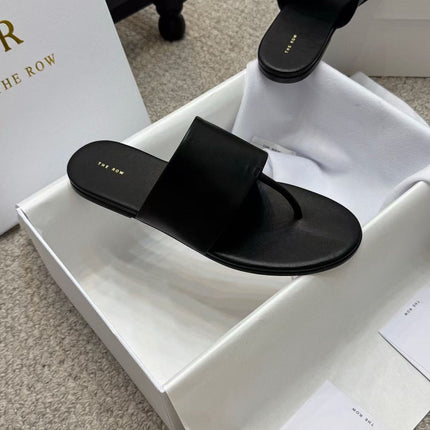 ROW THONG SANDAL IN BLACK CALFSKIN