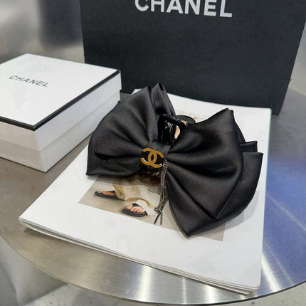 Collection image for: CHANEL HAIR ACESSORIES