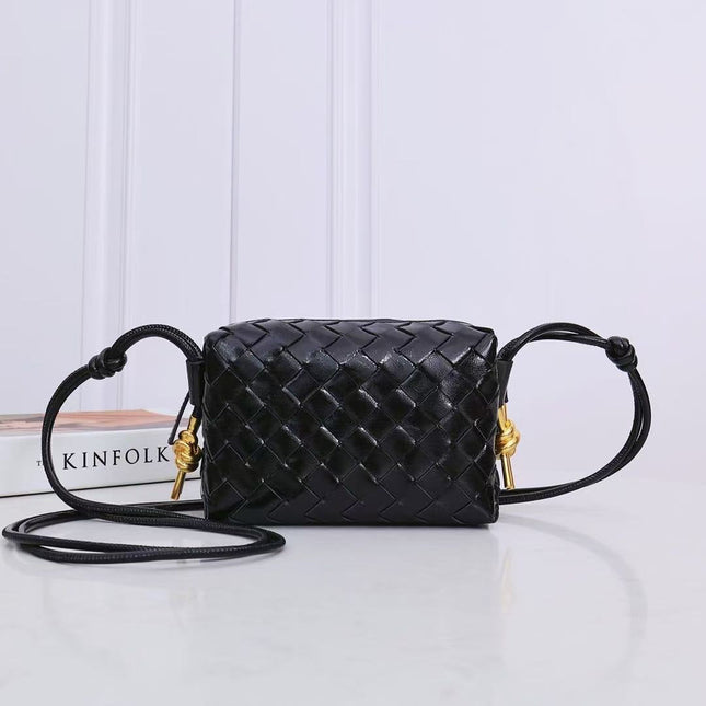 BOTTEGA VENETA GOLD KNOT CROSSBODY BAG 17 IN BLACK CALFSKIN