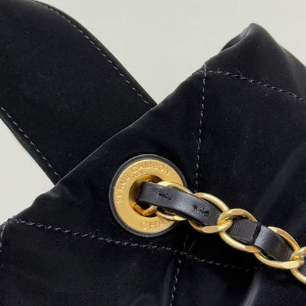 CC BOW TOP HANDLE BAG 38 IN BLACK