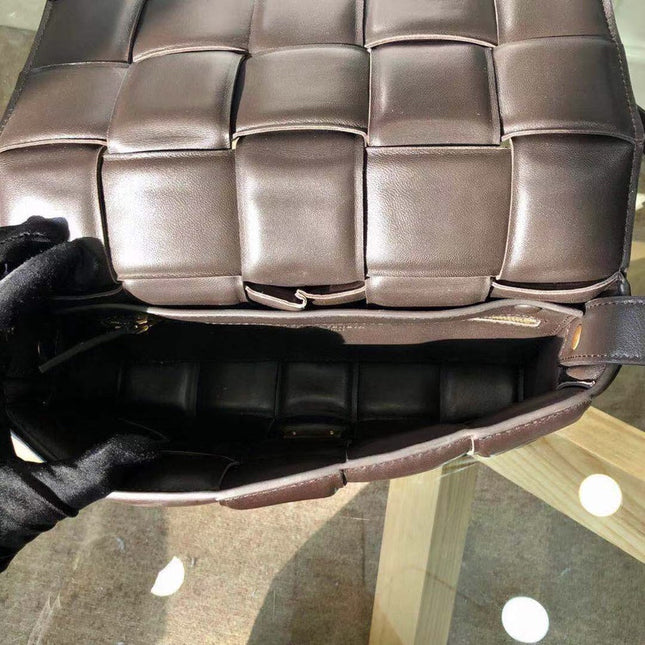 PADDED CASSETTE BAG 26 IN DARK BROWN INTRECCIATO CALFSKIN