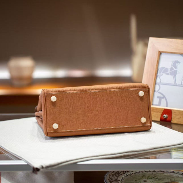 KELLY 28CM IN TAN BROWN TOGO LEATHER GOLD HARDWARE