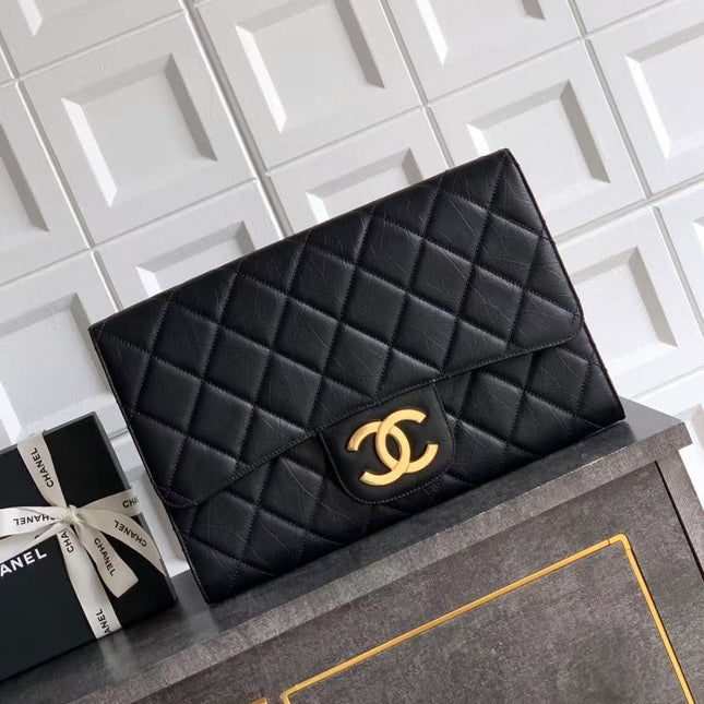CC CLASSIC FLAP CLUTCH 41 IN BLACK QUILTED CALFSKIN GOLD HARDWARE