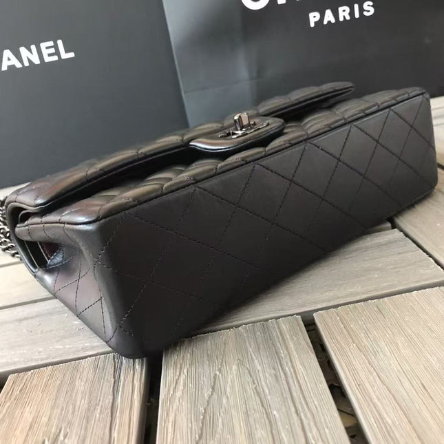 CC CLASSIC FLAP BAG 25 IN BLACK CALFSKIN WITH BLACK HARDWARE