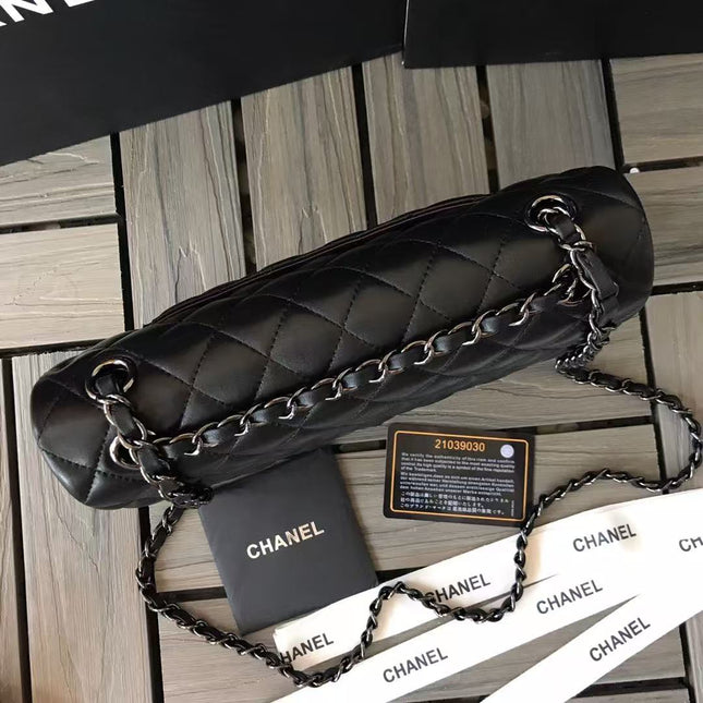 CC CLASSIC FLAP BAG 25 IN BLACK CALFSKIN WITH BLACK HARDWARE