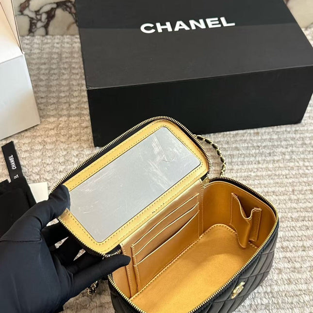 CC SMALL VANITY CHAIN BAG 17 IN BLACK CALFSKIN GOLD HARDWARE