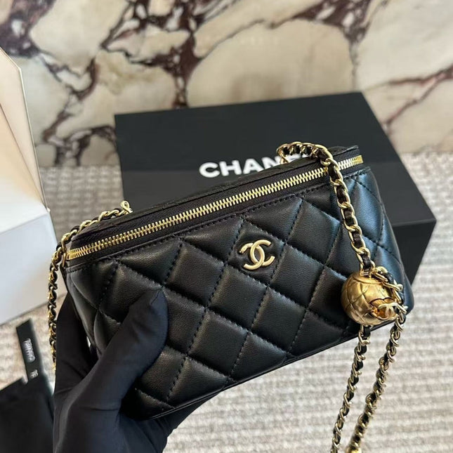 CC SMALL VANITY CHAIN BAG 17 IN BLACK CALFSKIN GOLD HARDWARE