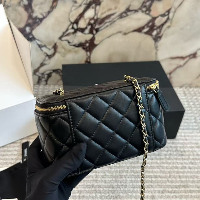 CC SMALL VANITY CHAIN BAG 17 IN BLACK CALFSKIN GOLD HARDWARE