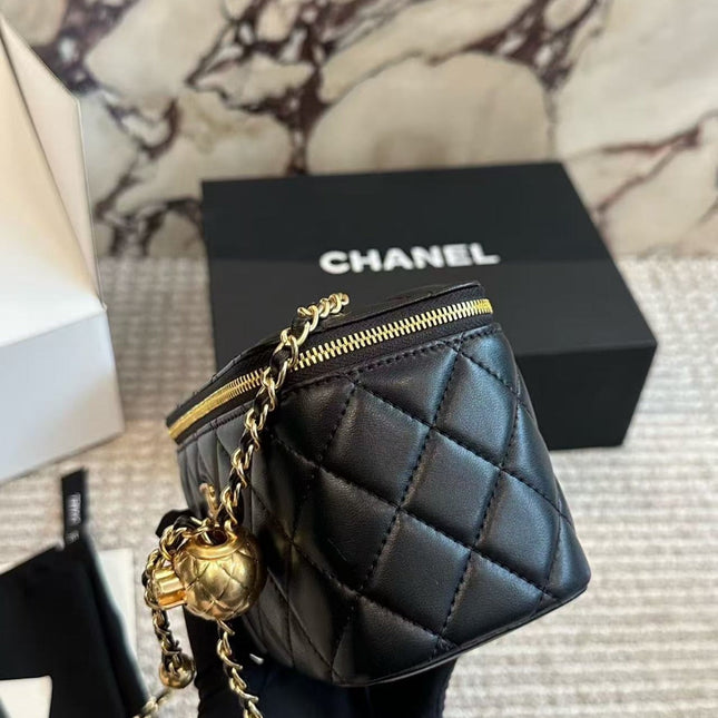 CC SMALL VANITY CHAIN BAG 17 IN BLACK CALFSKIN GOLD HARDWARE