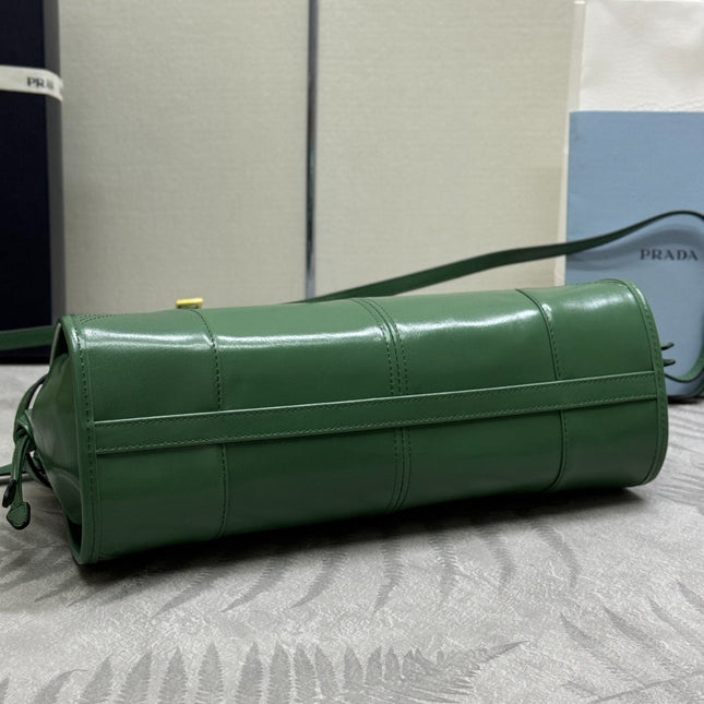 PRADA BONNIE MEDIUM HANDBAG 32 IN GREEN GLOSSY CALFSKIN