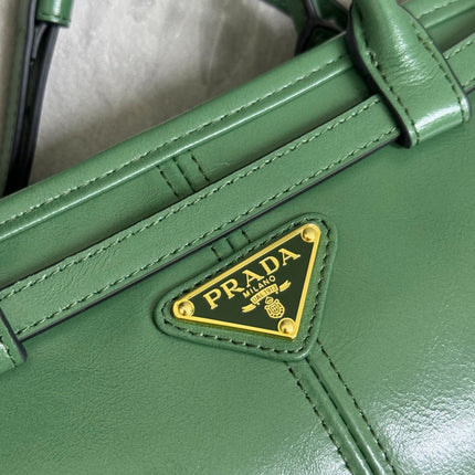 PRADA BONNIE MEDIUM HANDBAG 32 IN GREEN GLOSSY CALFSKIN