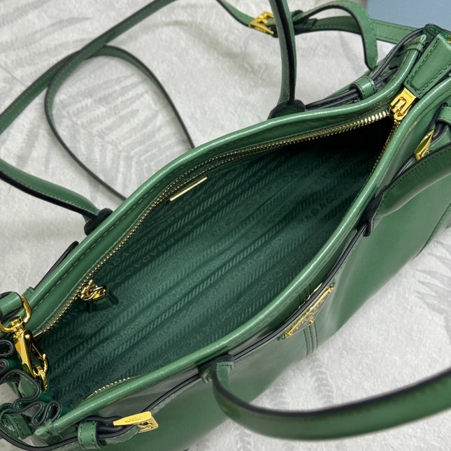 PRADA BONNIE MEDIUM HANDBAG 32 IN GREEN GLOSSY CALFSKIN