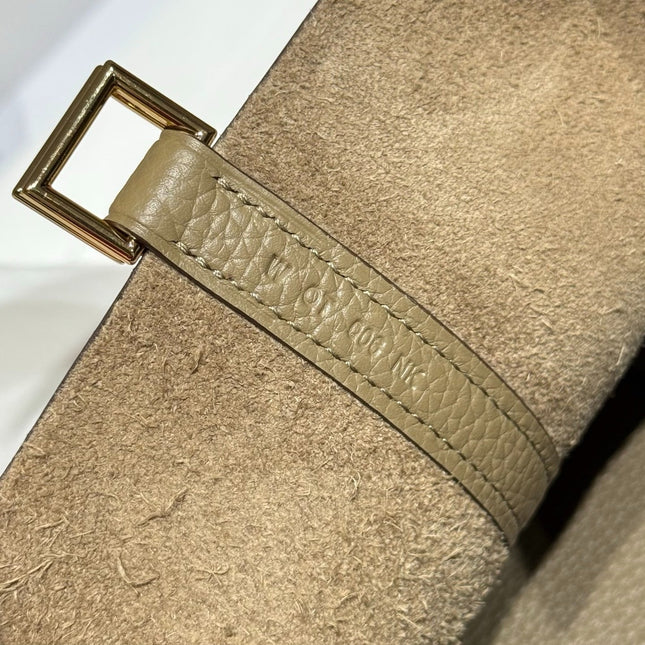 HM PICOTIN LOCK 18 CM IN ALPHA BEIGE CALFSKIN